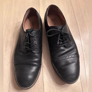Johnston & Murphy Classic Black Leather Cap-Toe Oxford Boys Shoes size 5